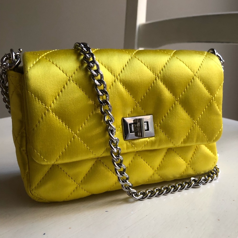 New: India Hicks Consort Bag. Italian Quilted Satin. Convertible. - Picture 1 of 16